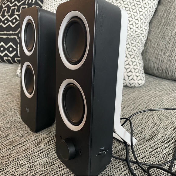 Logitech Computer Speakers - Picture 2 of 5